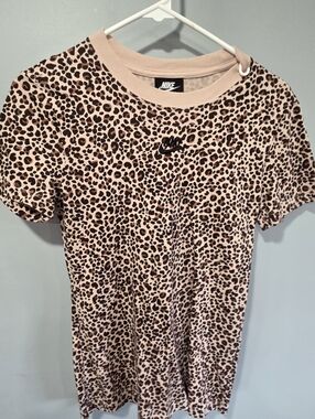 Nike XS Leopard Print Tee Womens